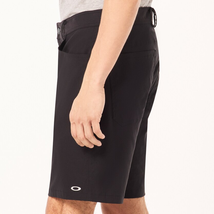 SHORT OAKLEY GOLF HYBRID - BLACKOUT