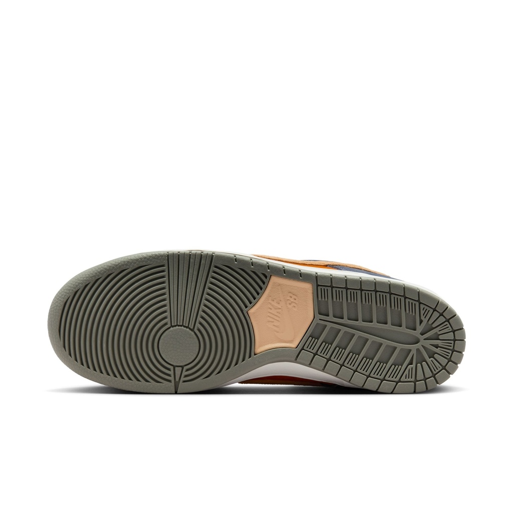 SOULIER NIKE SB DUNK LOW PRO - LIGHT CARBON/SESAME-MONARCH-SUMMIT WHITE