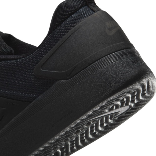 SOULIER NIKE SB NYJAH ZOOM 4 - BLACK/WHITE-BLACK