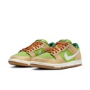 SOULIER NIKE SB DUNK LOW PRO - SESAME/METALLIC SILVER-PEAR-FIR