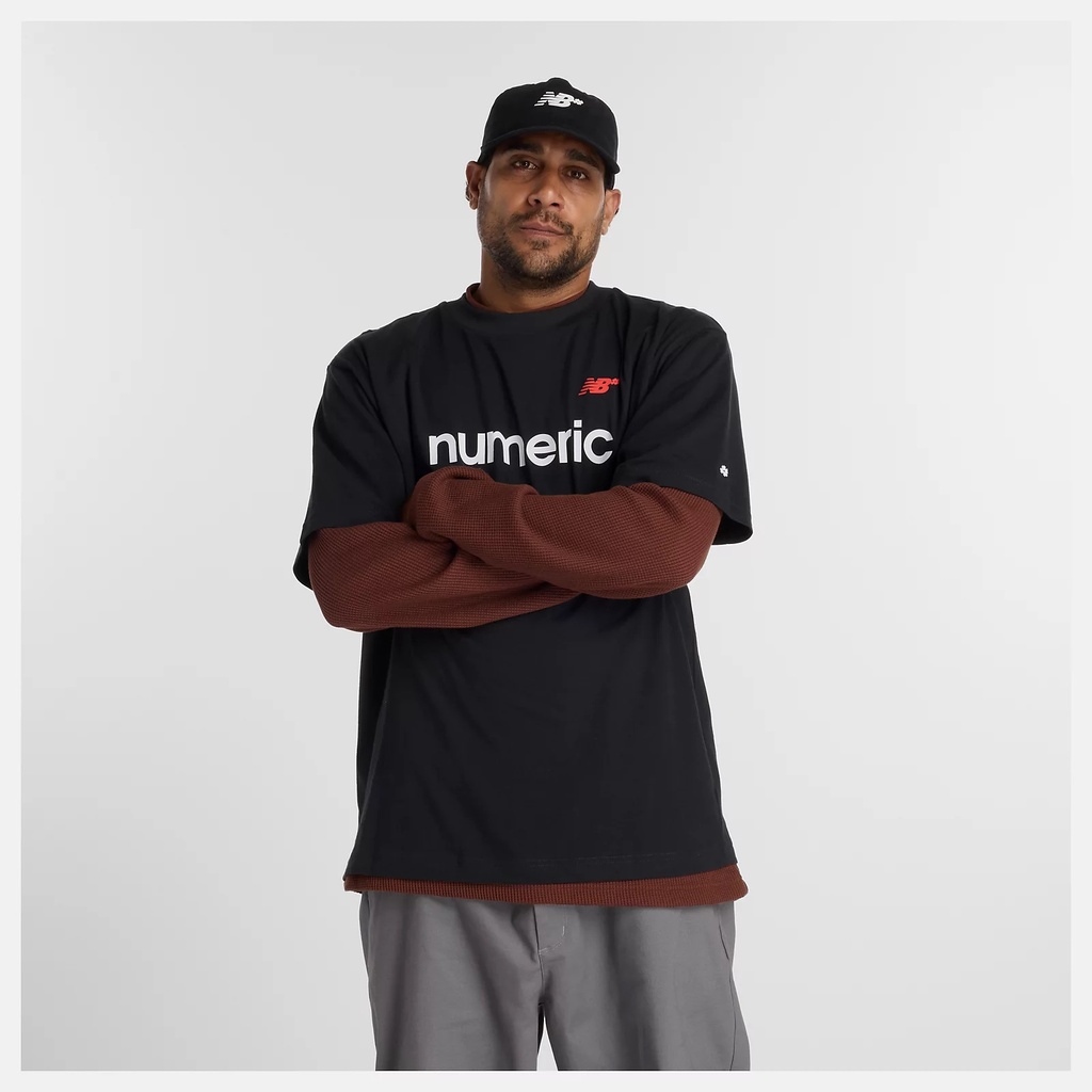NEW BALANCE NUMERIC LINEAR LOGO T-SHIRT - BLACK